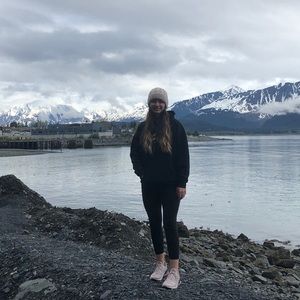 Meet your Posher, Lauren